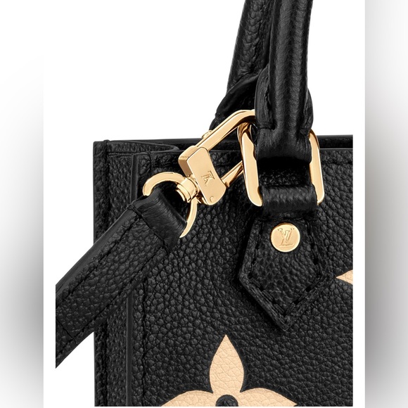 LOUIS VUITTON
Petit Sac Plat Bag - Picture 6 of 10